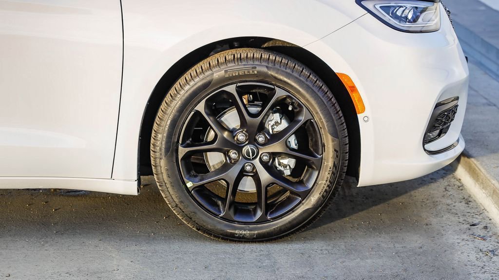 New 2026 Chrysler Pacifica Select w/ S Appearance Package image 11