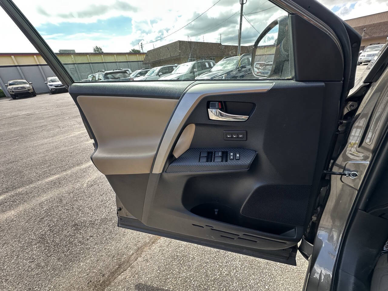 Used 2014 Toyota RAV4 Limited AWD/4WD image 15