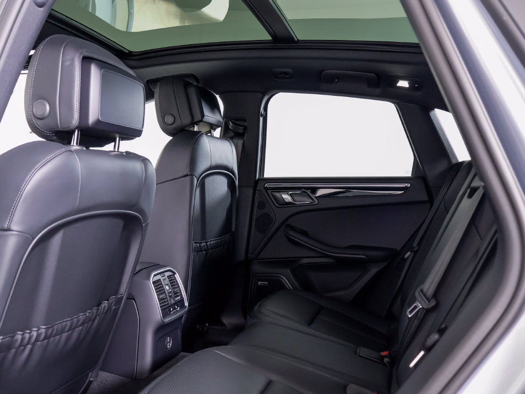 New 2026 Porsche Macan AWD/4WD image 21