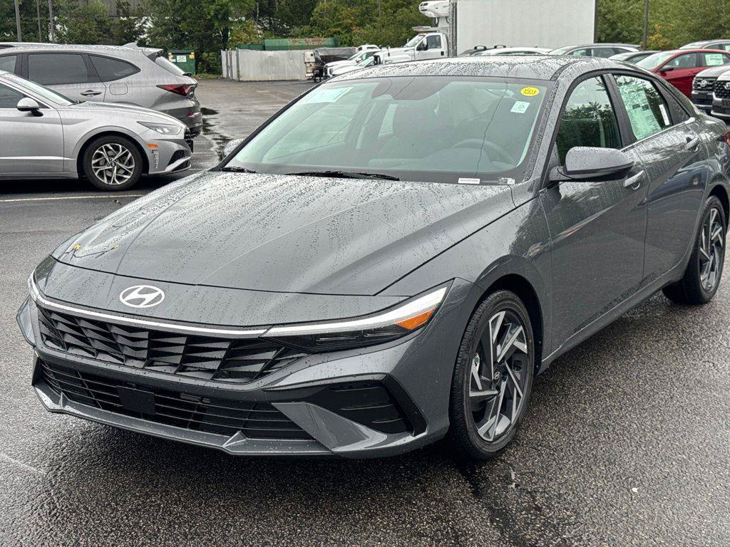 New 2026 Hyundai Elantra Limited FWD image 1
