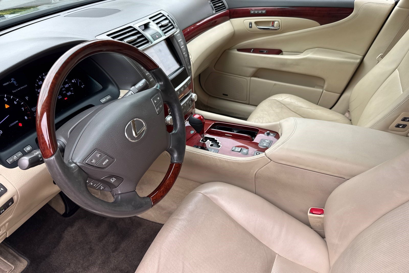 Used 2011 Lexus LS 460 L w/ Luxury Value Edition RWD image 11