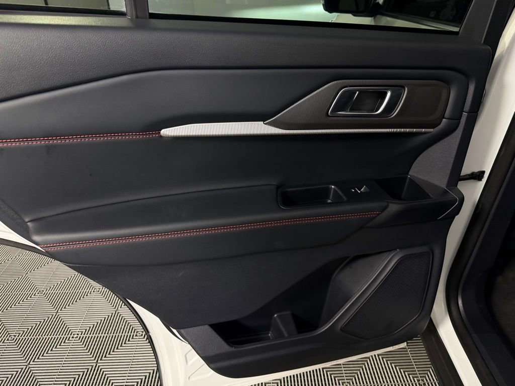 Used 2025 Ford Explorer ST-Line w/ ST-Line Street Pack image 27
