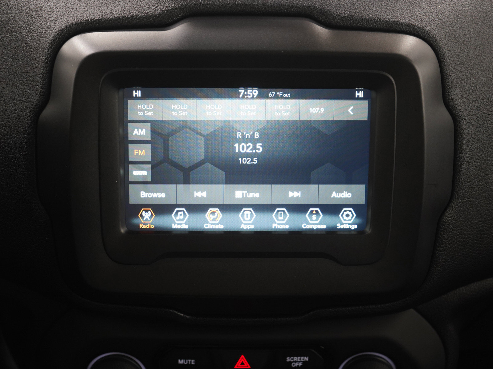 Used 2019 Jeep Renegade Latitude w/ Popular Equipment Group image 15