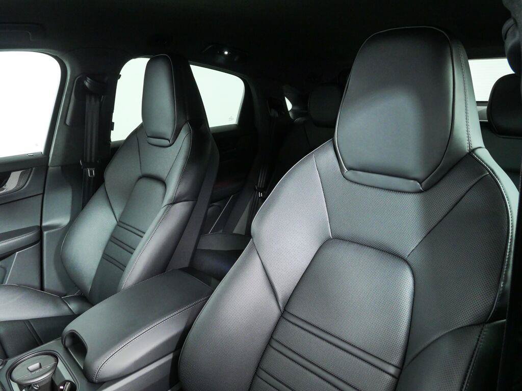 New 2026 Porsche Cayenne Turbo GT AWD/4WD image 5