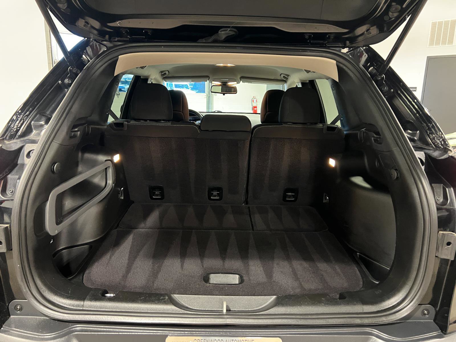 Used 2018 Jeep Cherokee Latitude w/ Cold Weather Group image 30