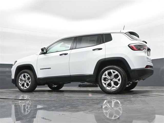 Used 2025 Jeep Compass Sport image 35