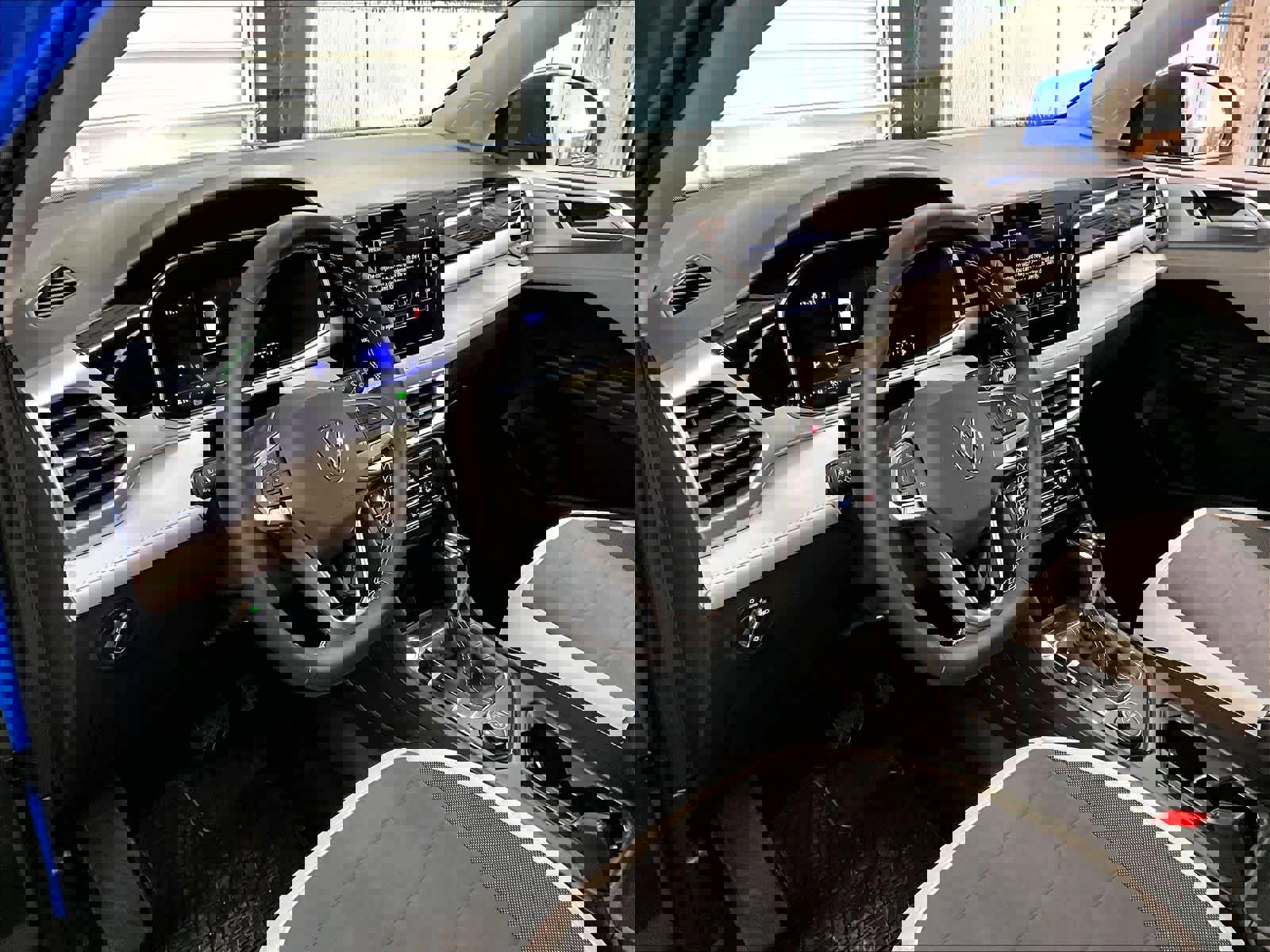 New 2026 Volkswagen Taos SE image 8