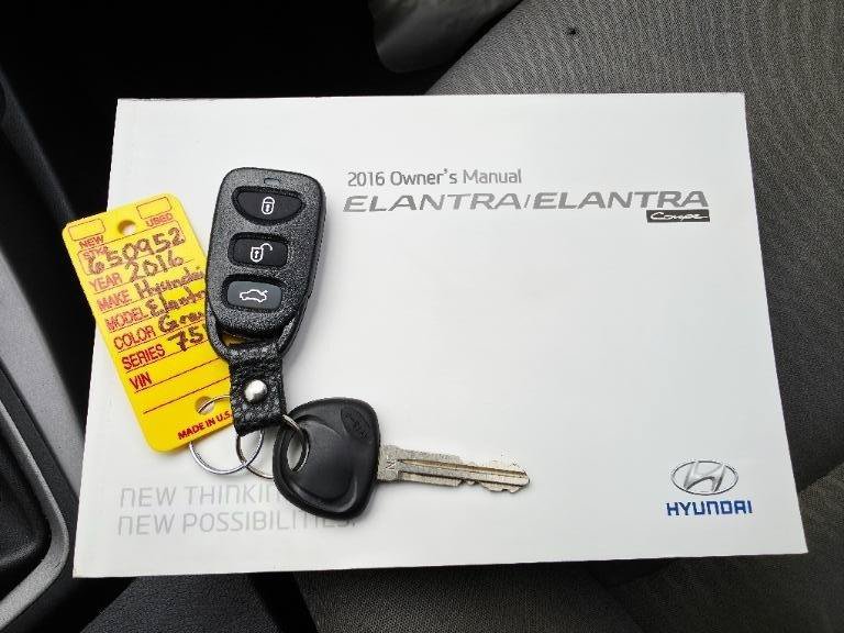 Used 2016 Hyundai Elantra SE FWD image 26