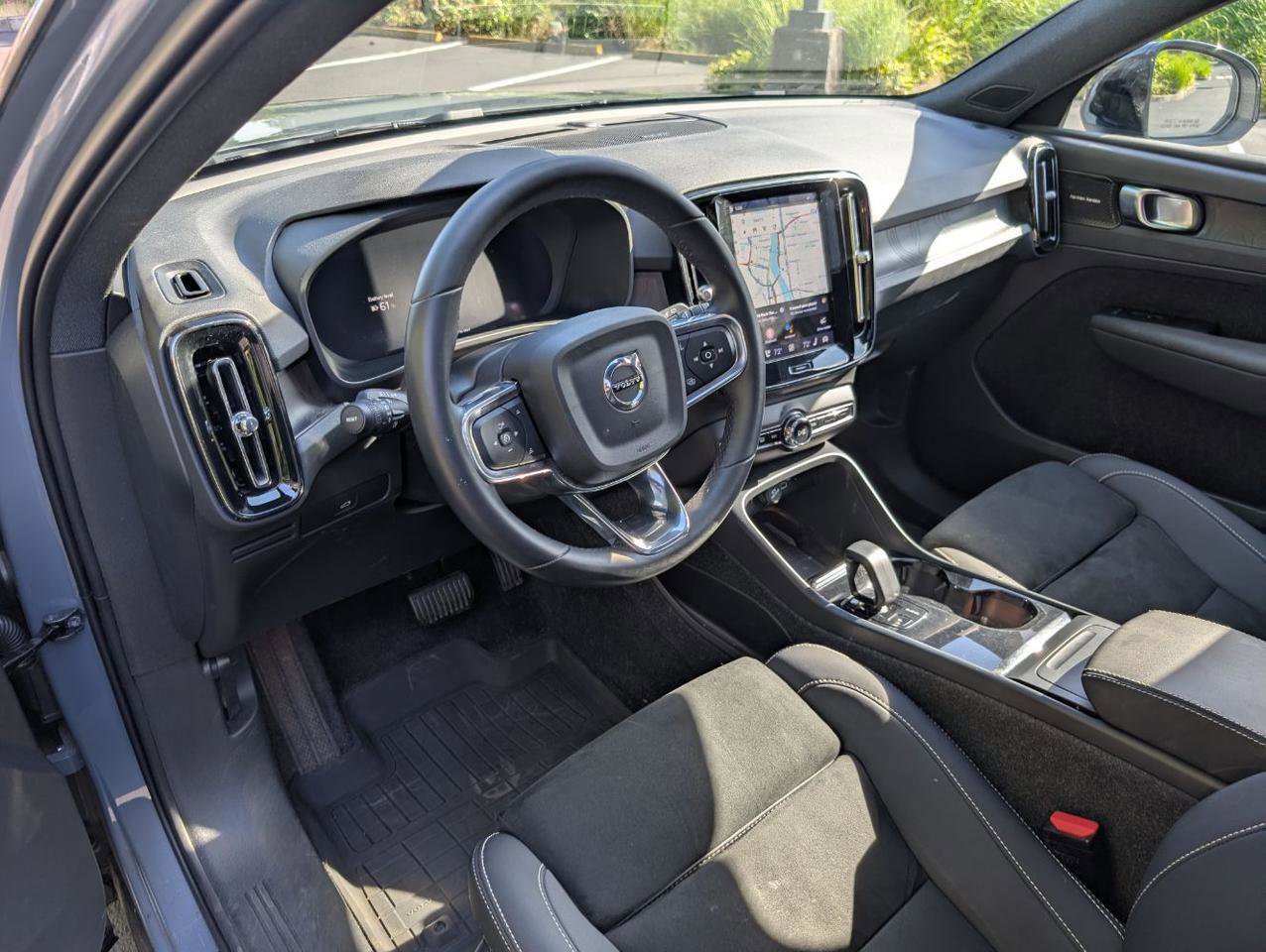 Used 2023 Volvo XC40 Recharge Ultimate w/ Protection Package Premier AWD/4WD image 9