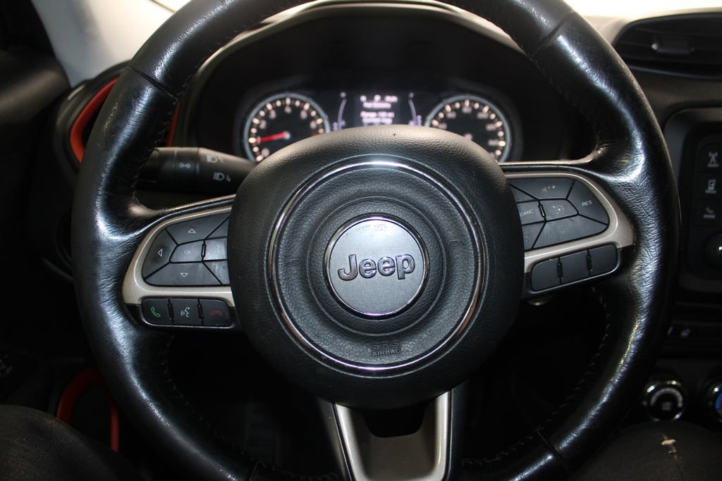 Used 2017 Jeep Renegade Latitude w/ Cold Weather Group image 28