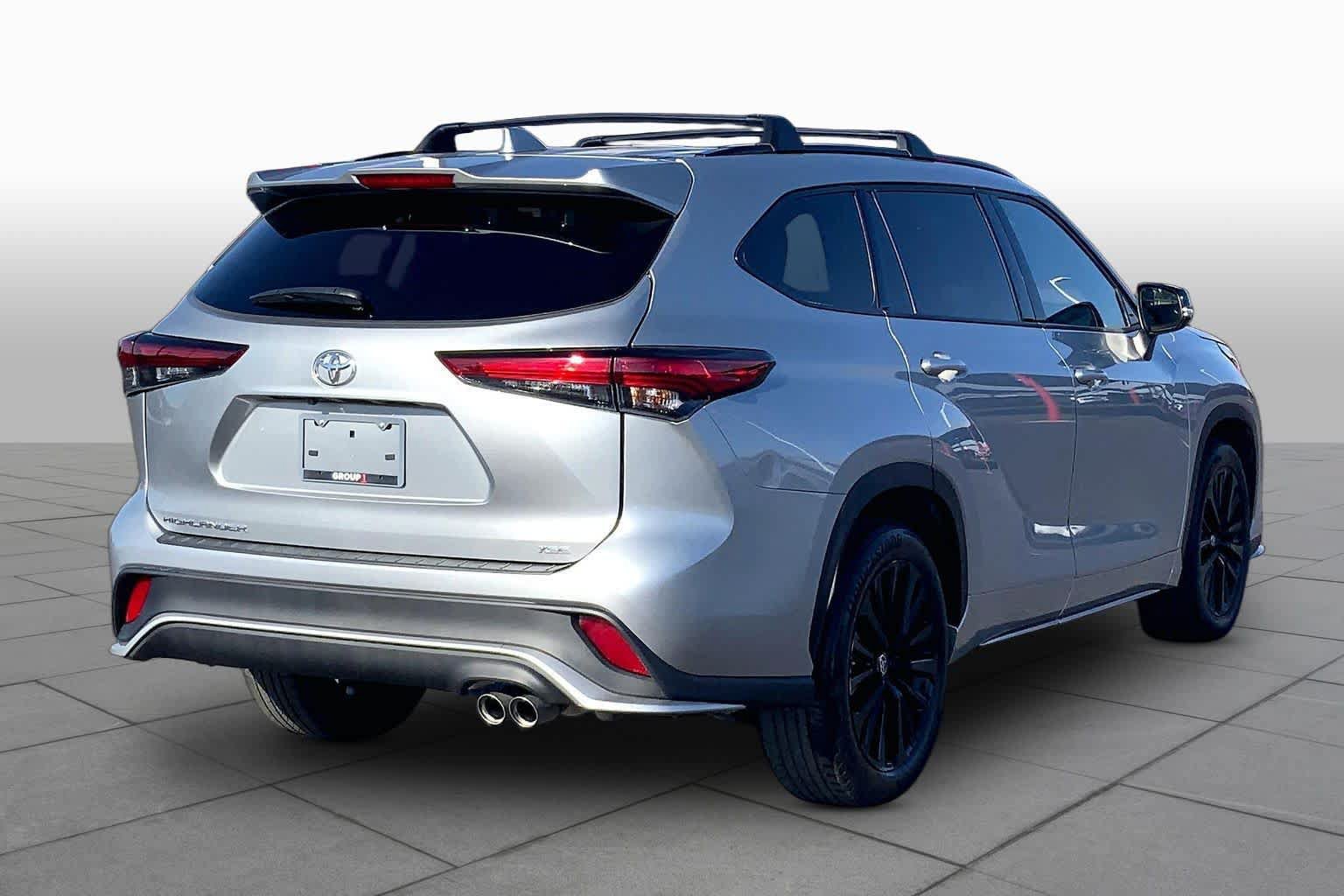 Used 2023 Toyota Highlander XSE FWD image 13