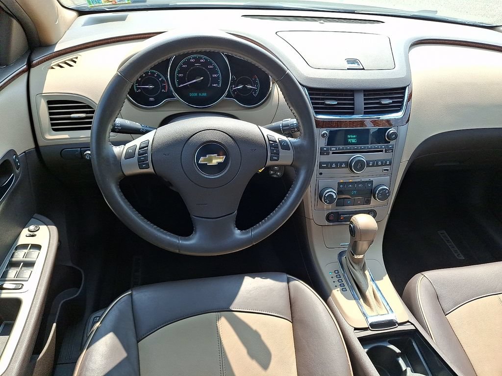 Used 2011 Chevrolet Malibu LTZ FWD image 2