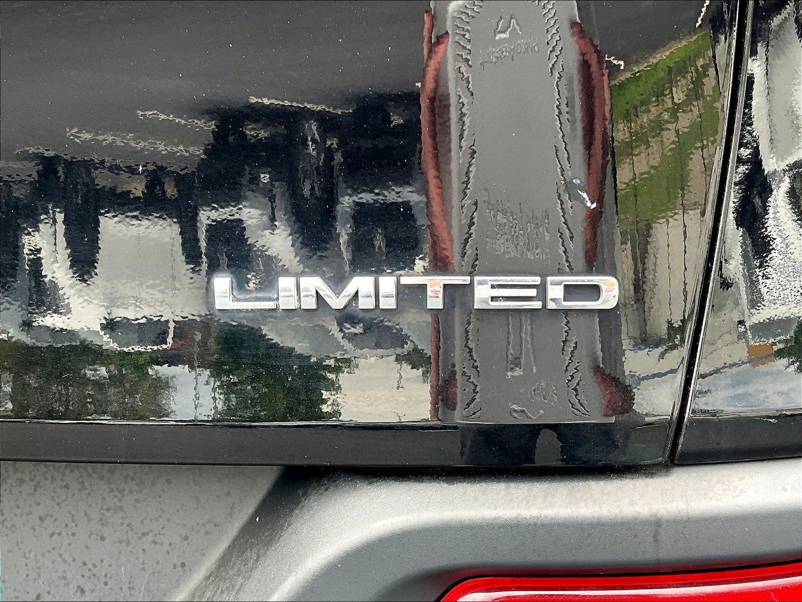 Used 2017 Jeep Cherokee Limited FWD image 22