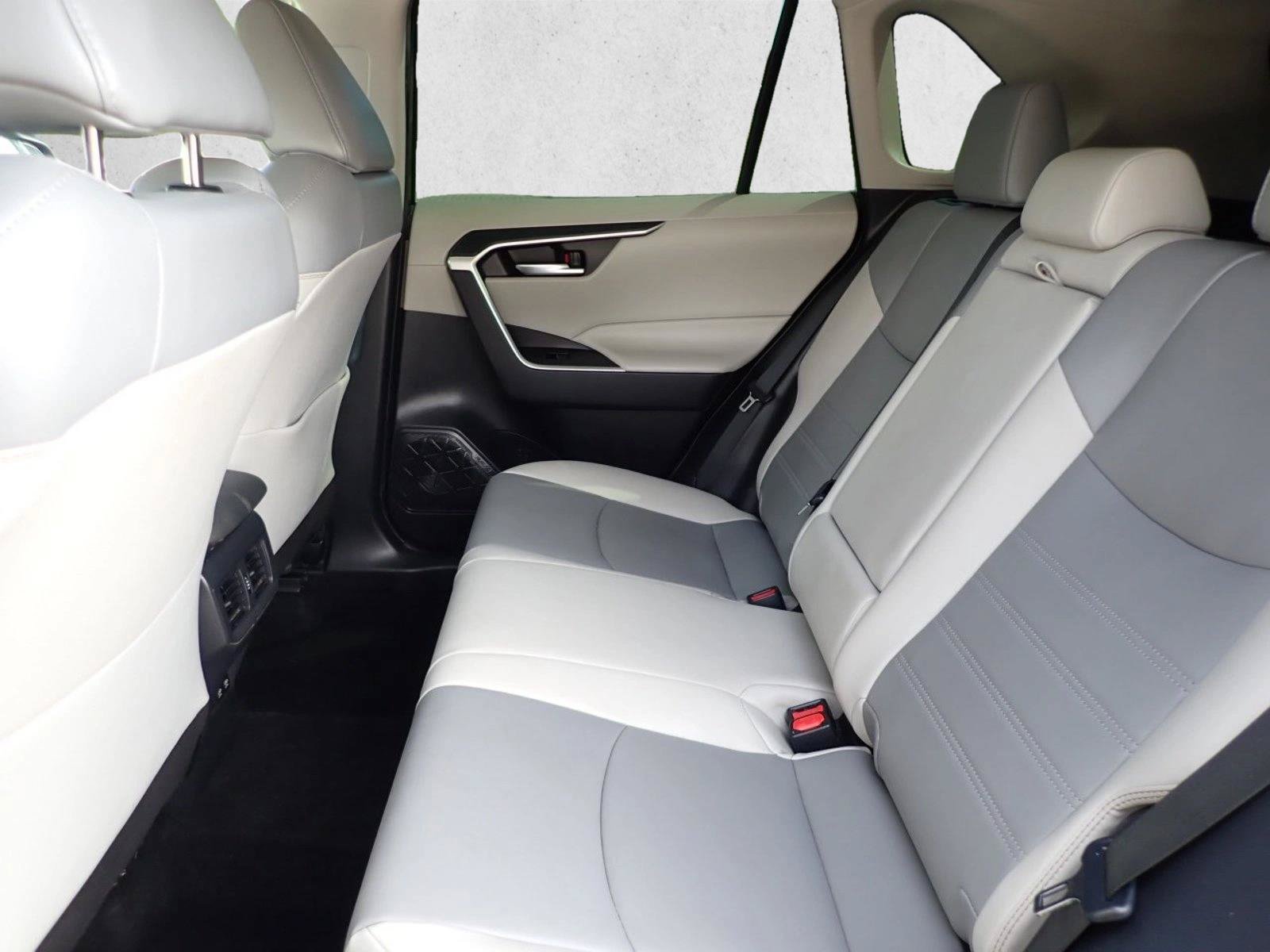Certified 2021 Toyota RAV4 XLE Premium AWD/4WD image 10