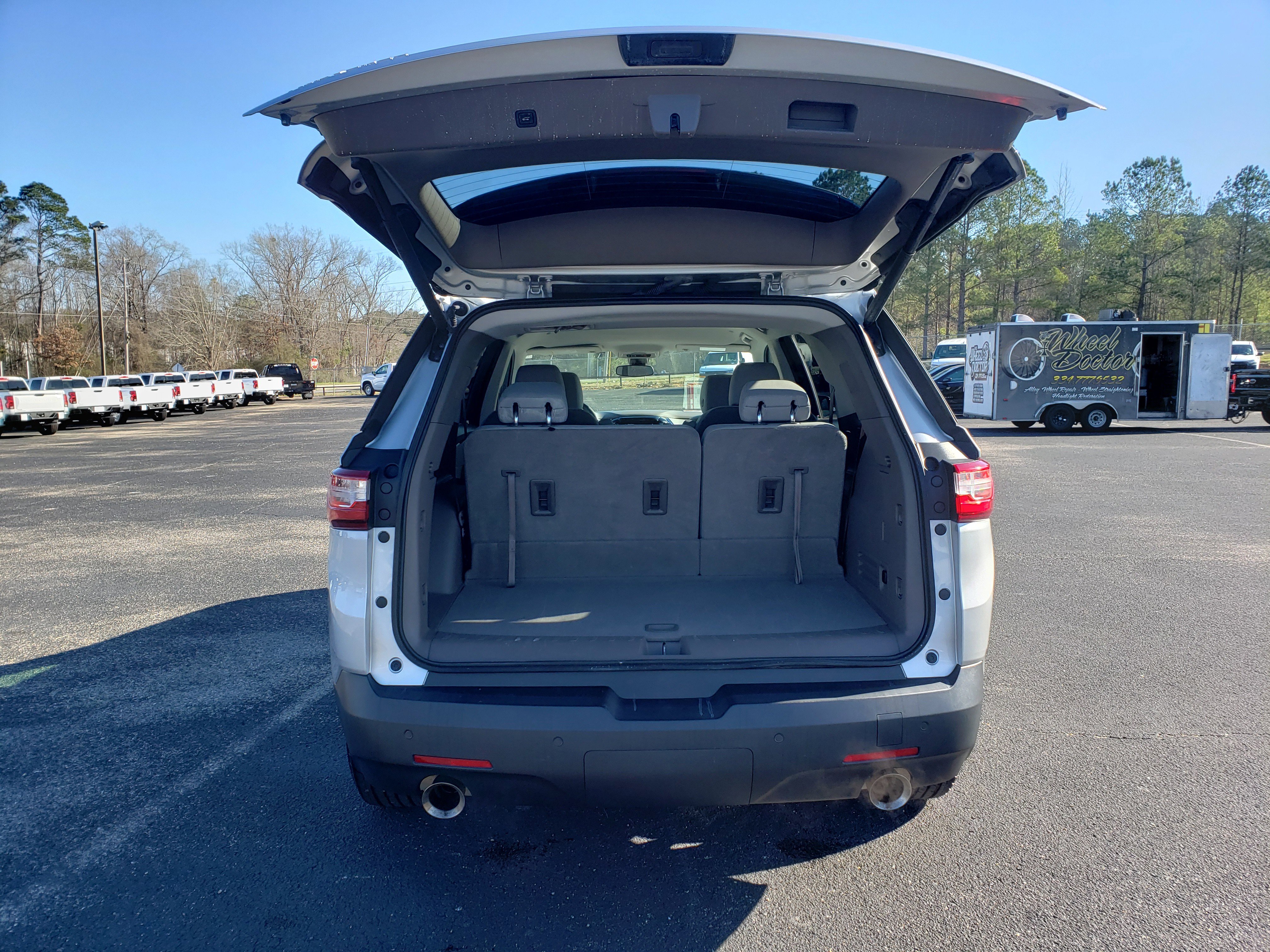 Used 2020 Chevrolet Traverse LT image 9
