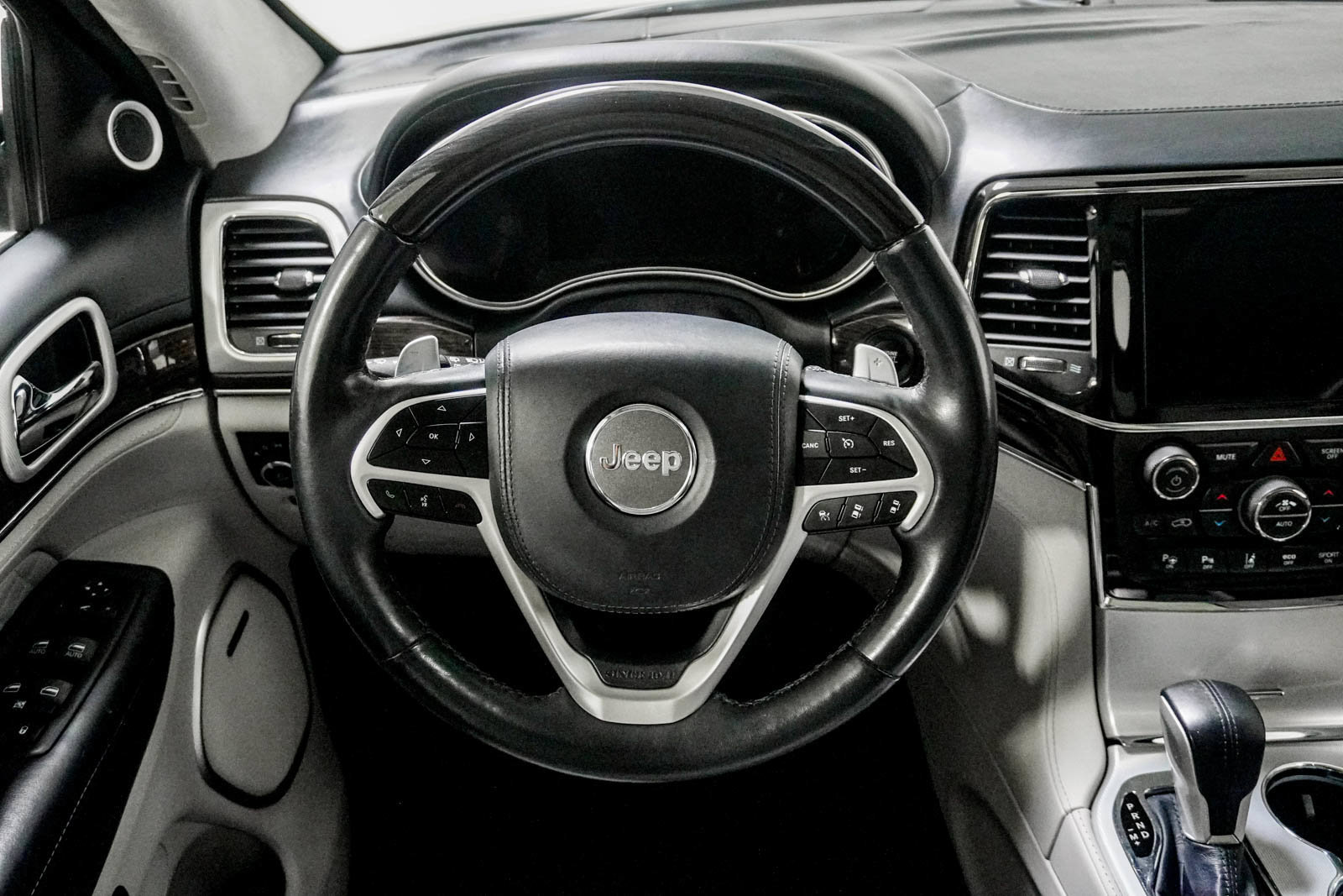 Used 2020 Jeep Grand Cherokee Summit AWD/4WD image 21