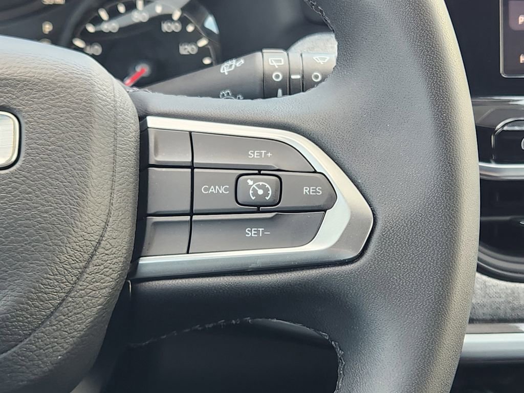 Used 2025 Jeep Compass Latitude AWD/4WD image 28