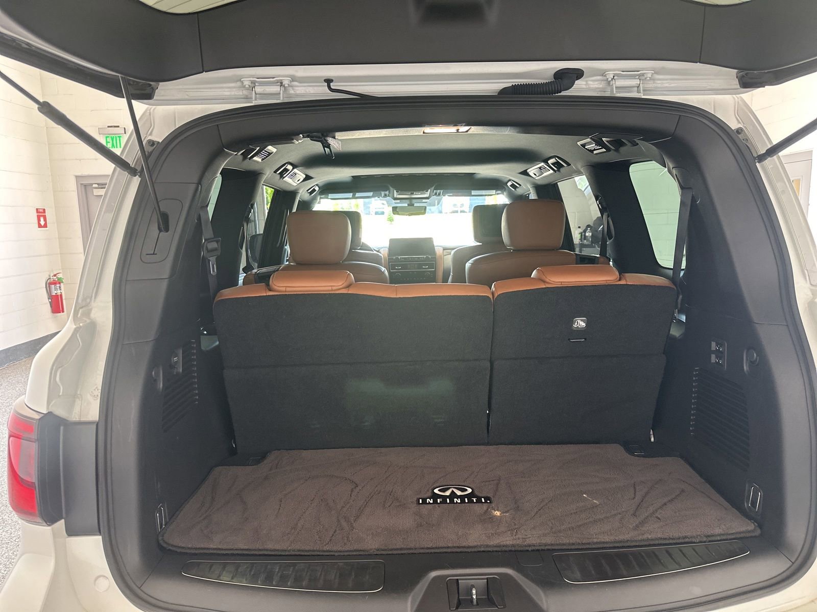 Certified 2023 INFINITI QX80 Sensory w/ Cargo Package AWD/4WD image 11