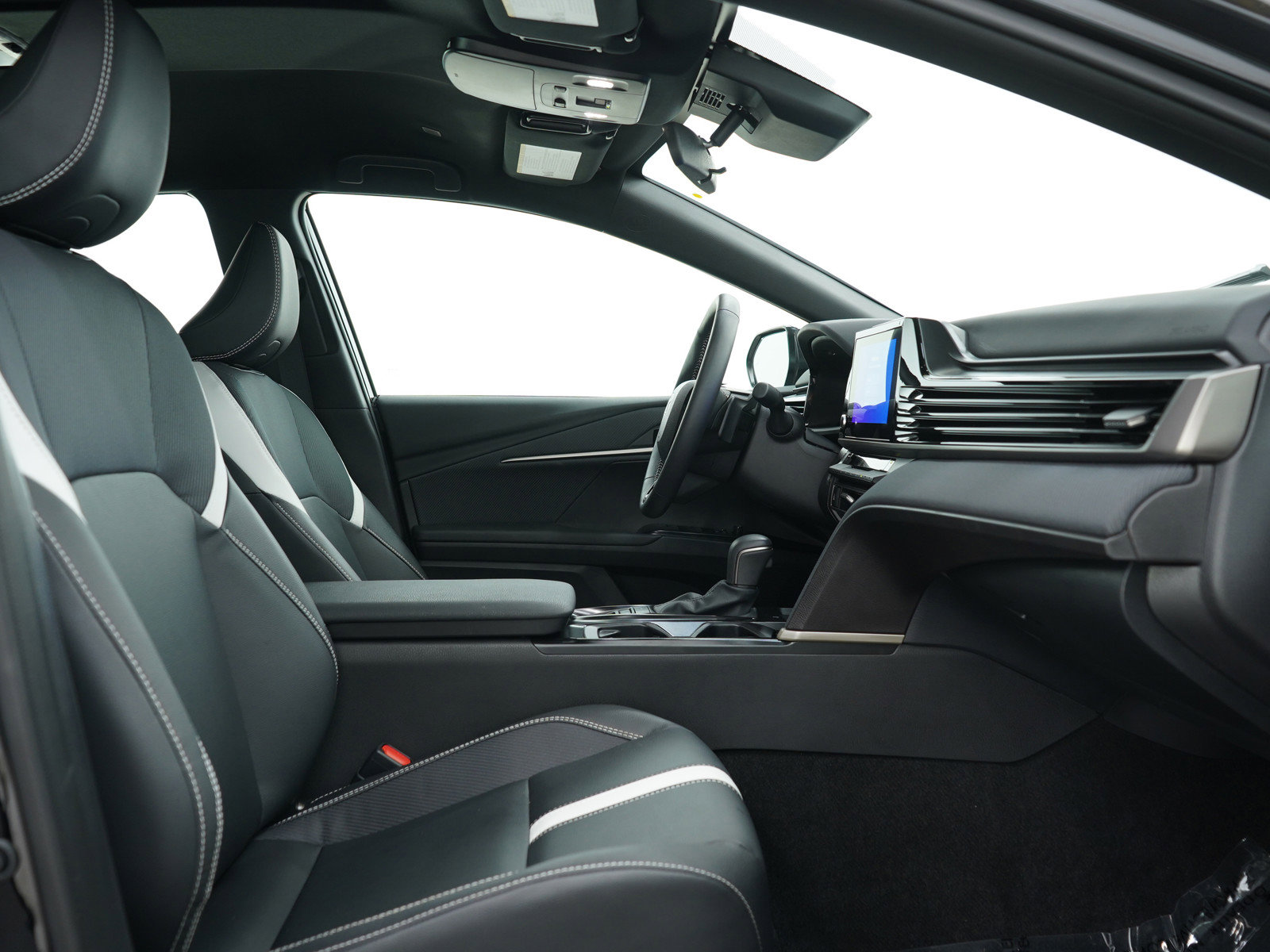 Used 2025 Toyota Camry SE FWD image 11