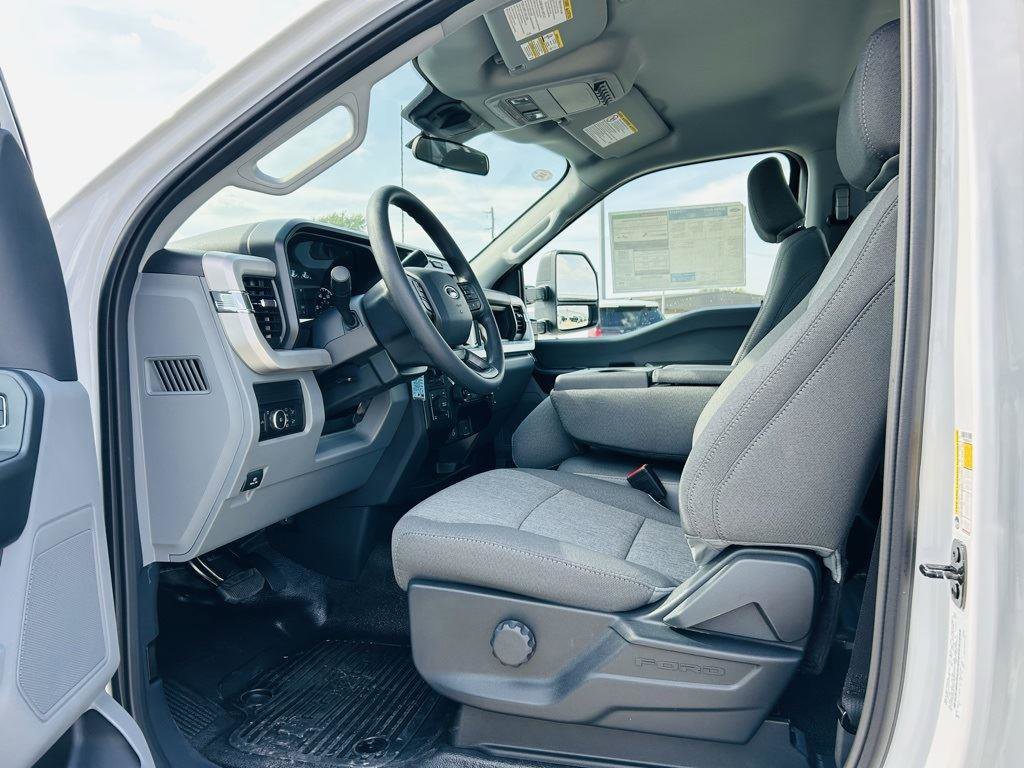 New 2026 Ford F250 XL w/ XL Chrome Package image 3