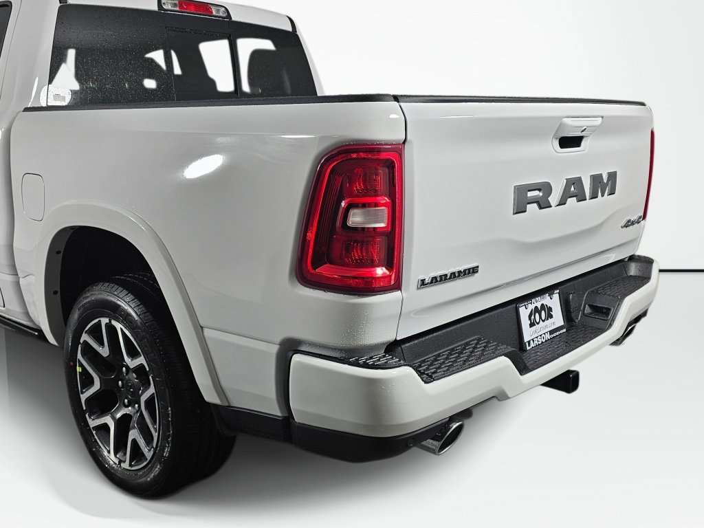 New 2026 RAM 1500 Laramie AWD/4WD image 17