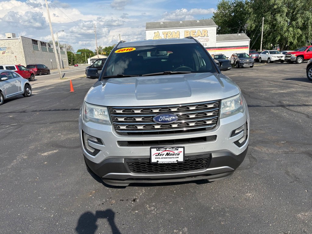 Used 2016 Ford Explorer XLT w/ Equipment Group 202A image 7
