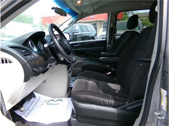 Used 2017 Dodge Grand Caravan SE FWD image 5
