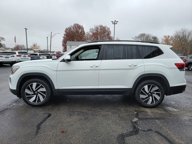 Used 2025 Volkswagen Atlas SE image 4