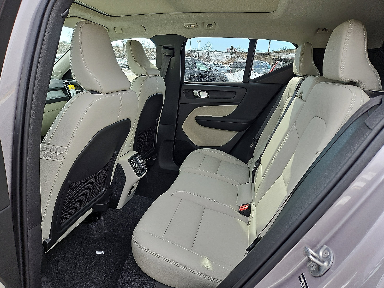 New 2026 Volvo XC40 B5 Ultra w/ Protection Package Premier AWD/4WD image 8
