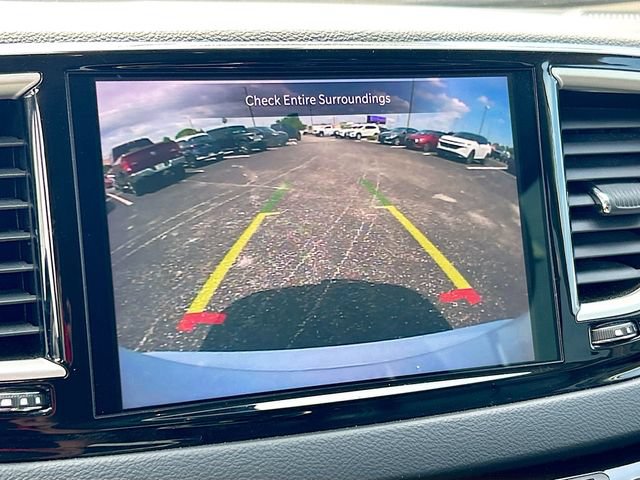 Used 2023 Chrysler Pacifica Touring-L FWD image 10