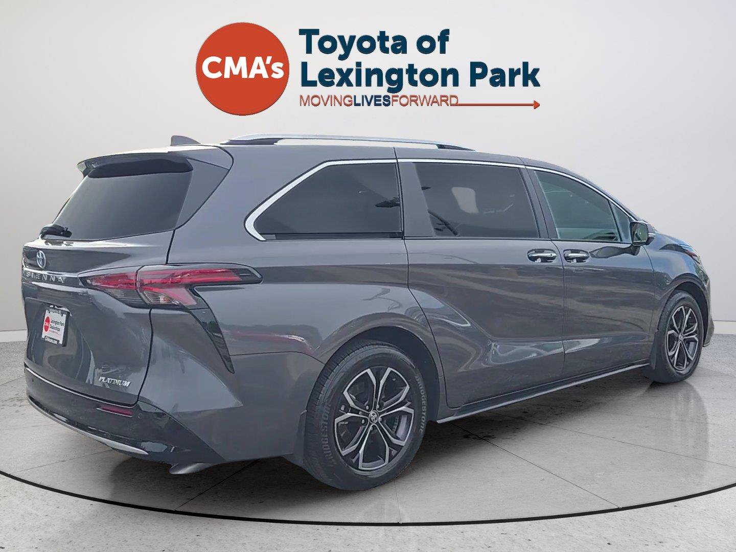 Used 2025 Toyota Sienna Platinum AWD/4WD image 5