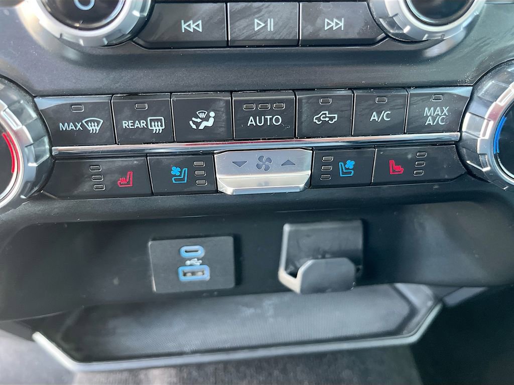 Used 2022 Ford F150 Lariat w/ Equipment Group 501A Mid image 21