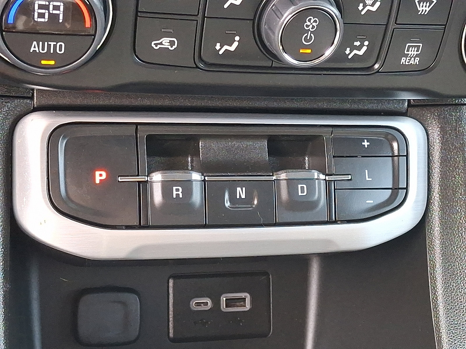 Used 2023 GMC Acadia SLE w/ Driver Convenience Package image 16