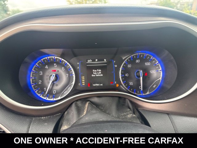 Used 2018 Chrysler Pacifica Touring-L w/ Premium Audio Group FWD image 24