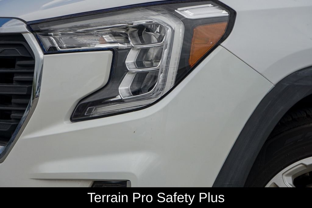Used 2023 GMC Terrain SLE w/ Driver Convenience Package image 3