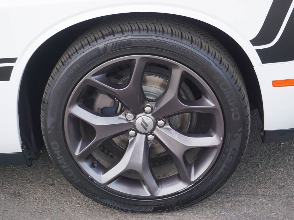 Used 2017 Dodge Challenger SXT RWD image 10