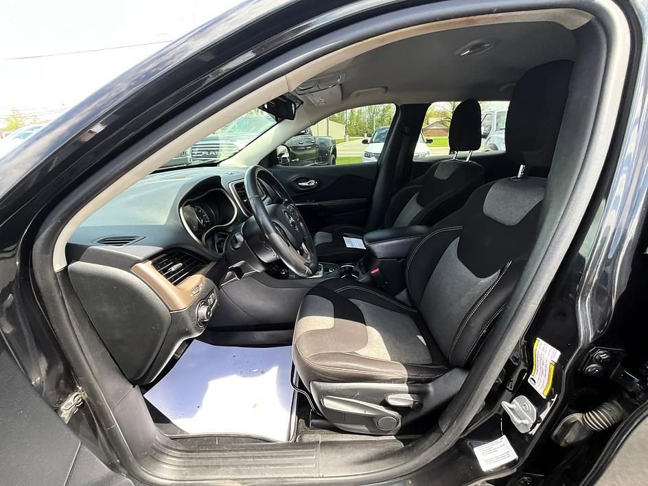 Used 2014 Jeep Cherokee Latitude AWD/4WD image 14