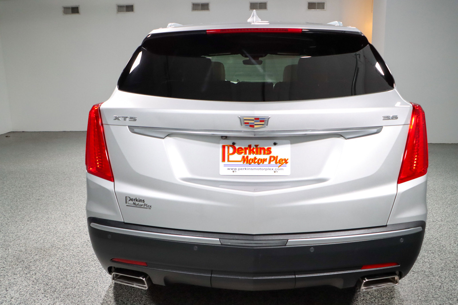 Used 2018 Cadillac XT5 Luxury w/ Driver Awareness Package image 8