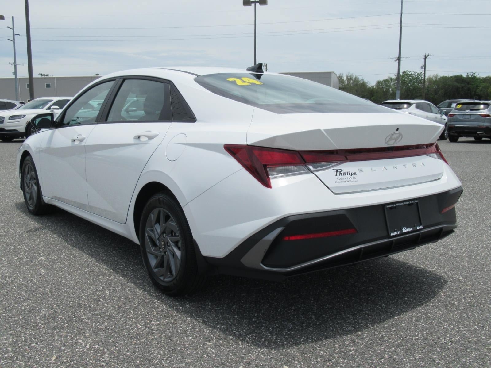 Used 2024 Hyundai Elantra SEL FWD image 5
