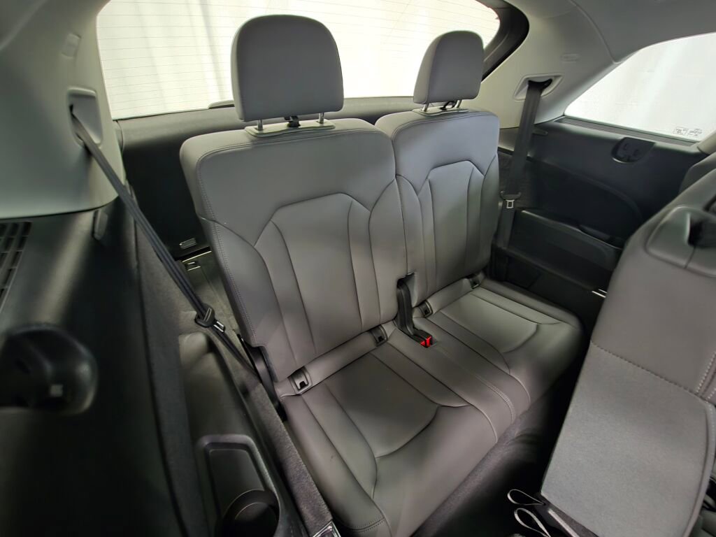 Certified 2025 Audi Q7 3.0T Premium Plus image 24