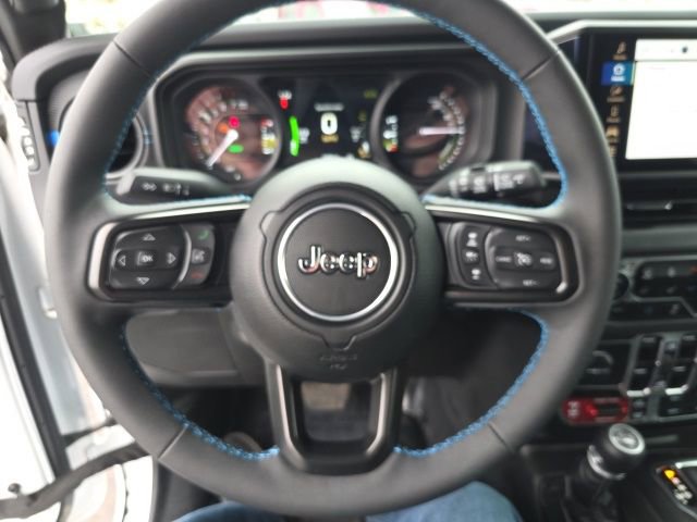 Used 2025 Jeep Wrangler Unlimited Rubicon 4xe w/ Convenience Group AWD/4WD image 20