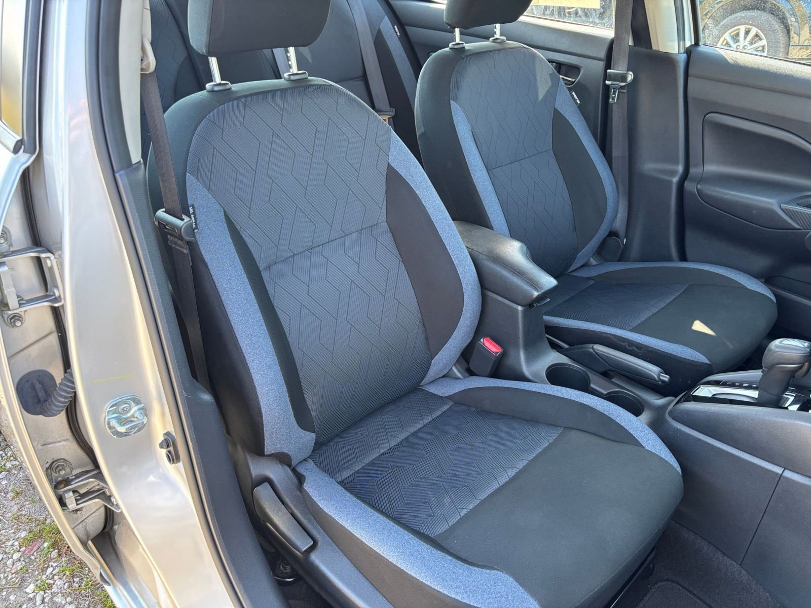 Used 2025 Nissan Versa SV FWD image 36