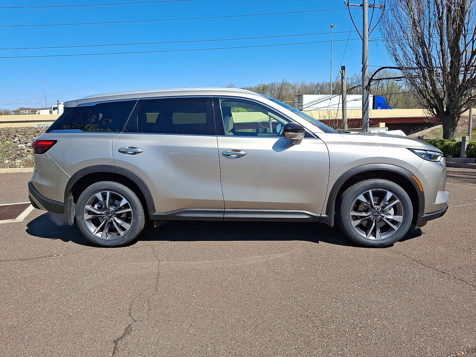 Certified 2023 INFINITI QX60 Luxe w/ Cargo Package image 7