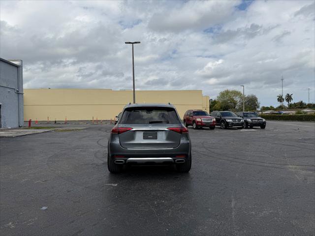 Used 2020 Mercedes-Benz GLE 350 4MATIC w/ Premium Package image 4