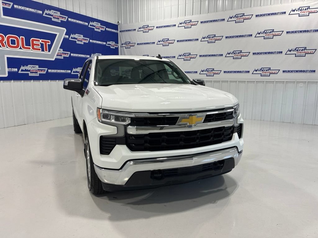Used 2025 Chevrolet Silverado 1500 LT AWD/4WD image 9