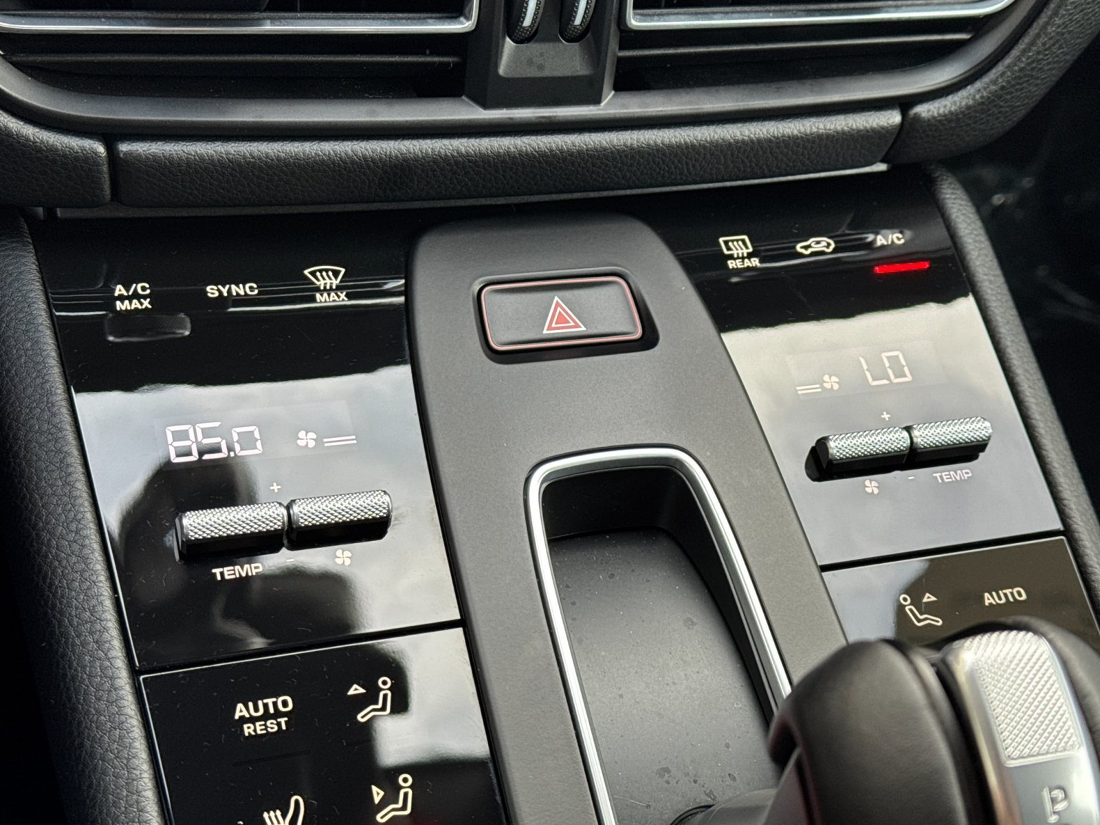 Certified 2026 Porsche Macan AWD/4WD image 24