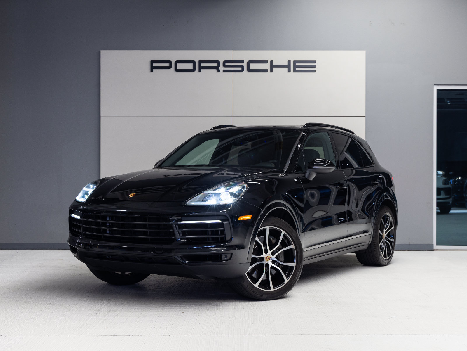 Certified 2023 Porsche Cayenne S Platinum AWD/4WD image 1