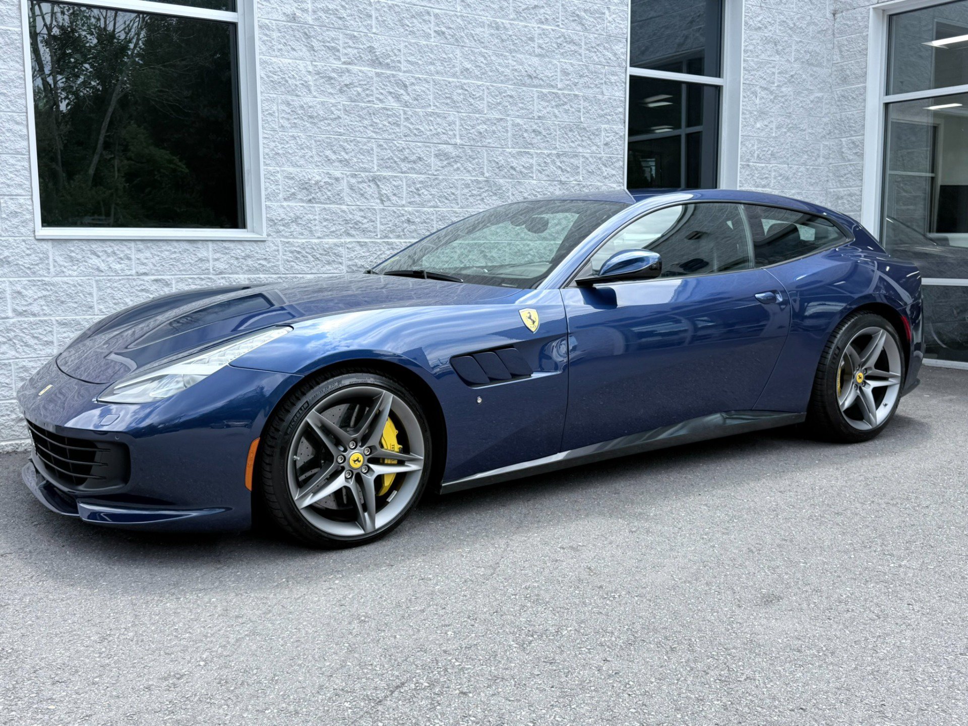 Used 2019 Ferrari GTC4Lusso AWD/4WD image 2