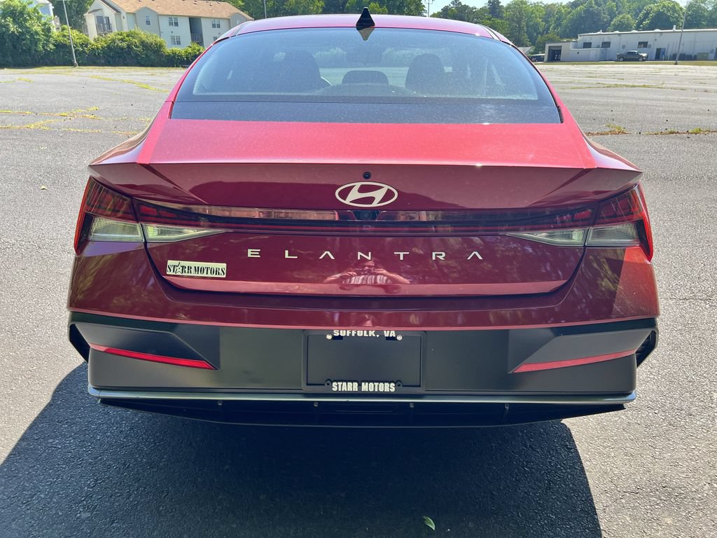 Used 2025 Hyundai Elantra SEL FWD image 4