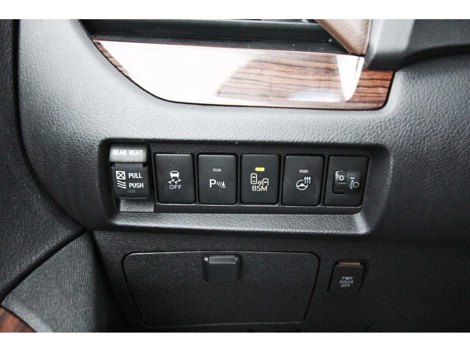 Used 2015 Toyota Sienna Limited Premium FWD image 22